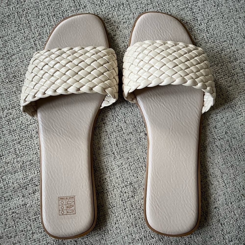 Crème Sandals